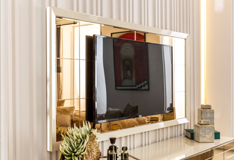 <p>SOLO TV UNT</p>
